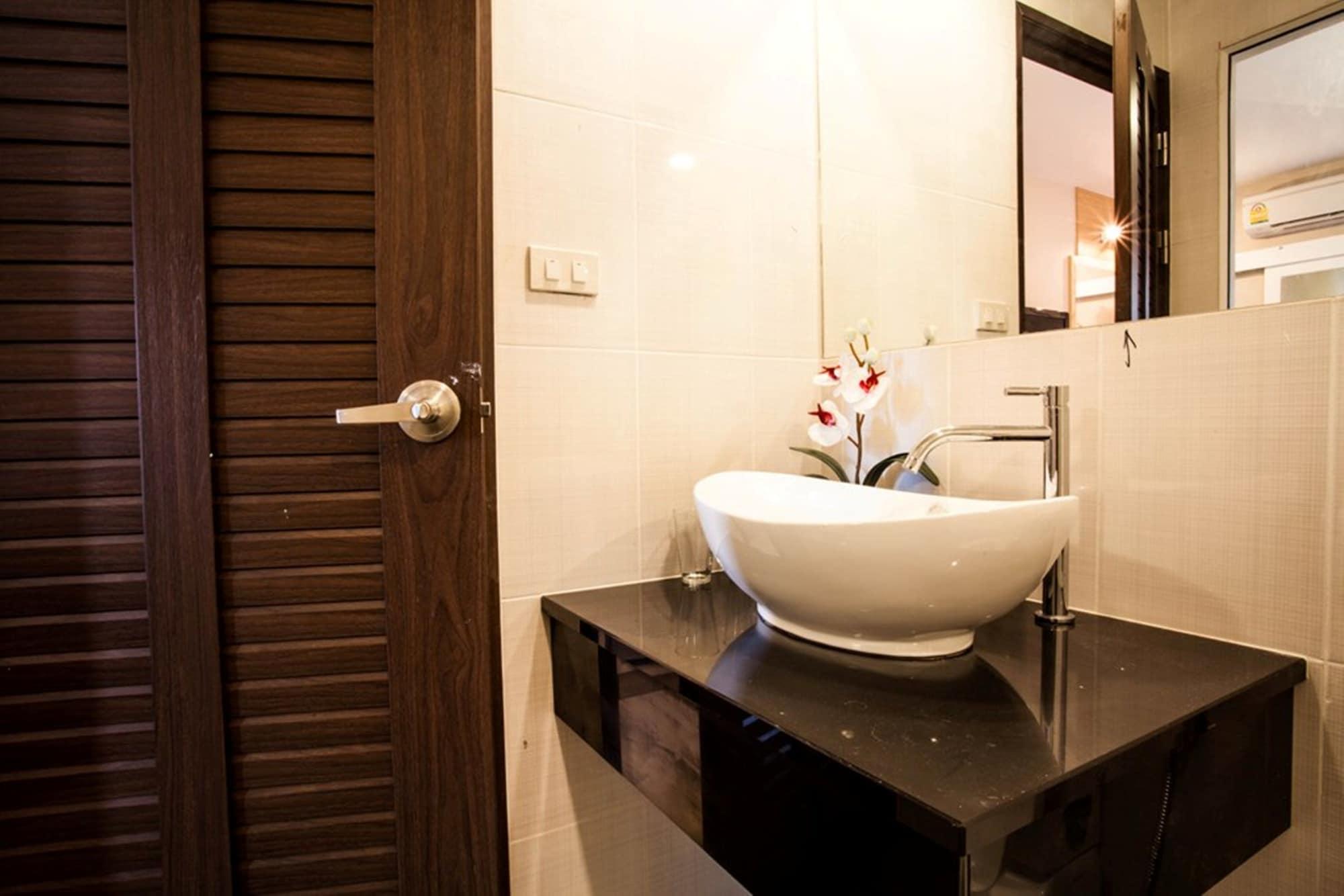 The Aim Sathorn Hotel Bangkok Exterior photo