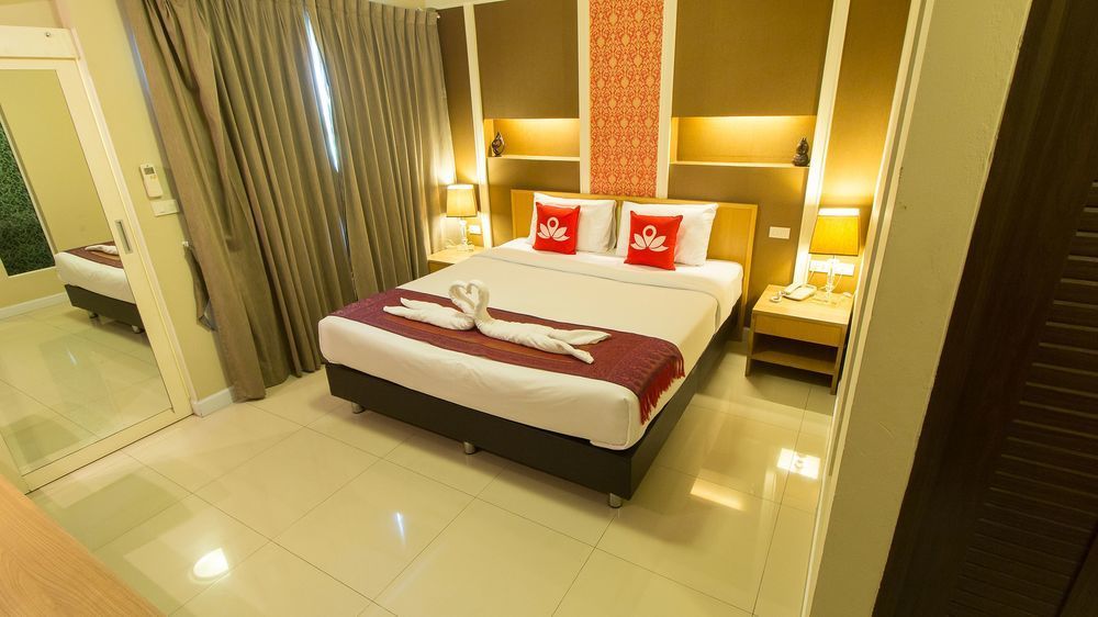 The Aim Sathorn Hotel Bangkok Exterior photo