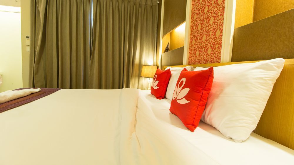 The Aim Sathorn Hotel Bangkok Exterior photo