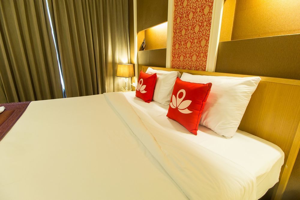 The Aim Sathorn Hotel Bangkok Exterior photo
